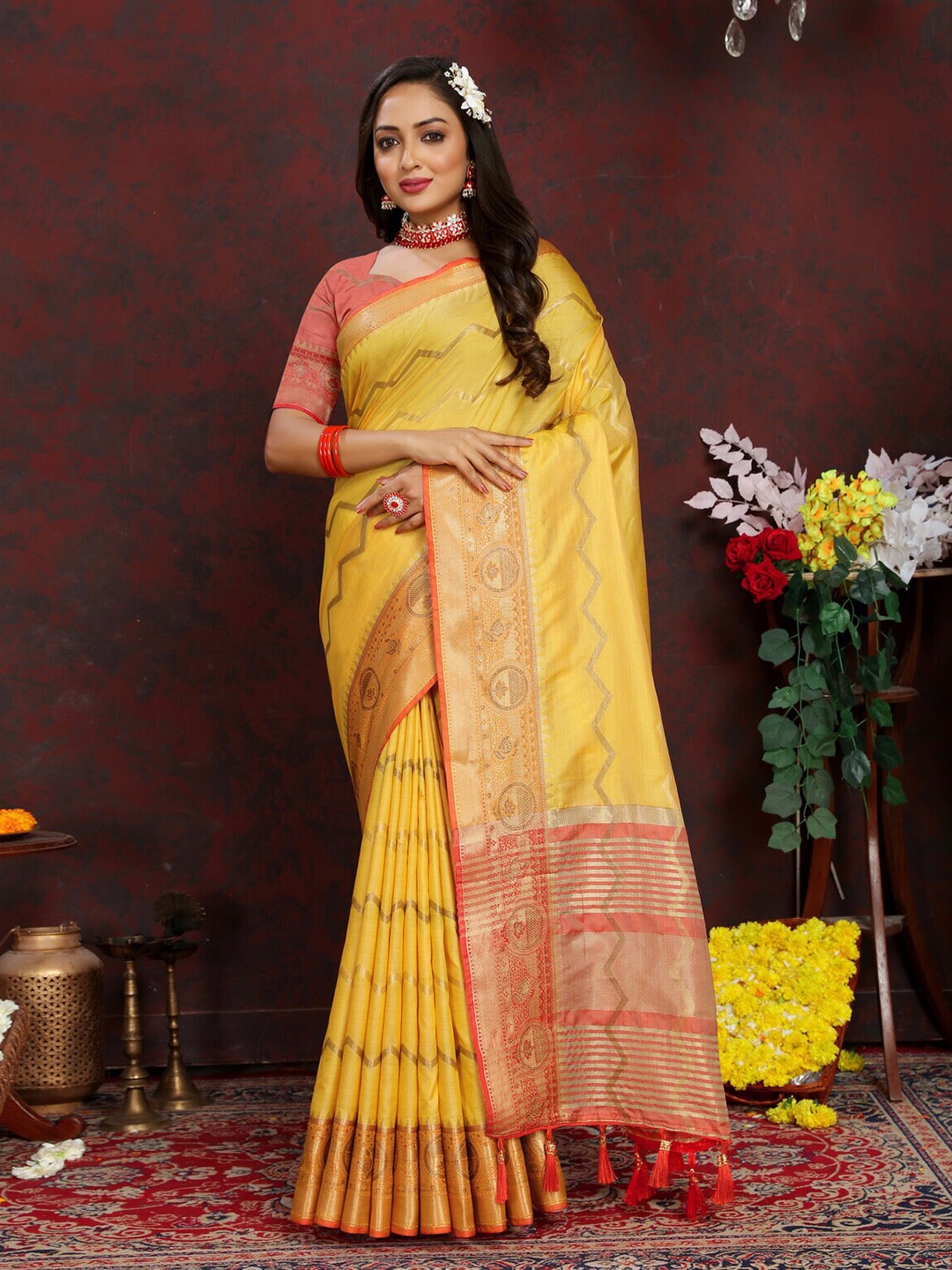 

CATCHY FOREVER Striped Woven Design Zari Saree, Yellow