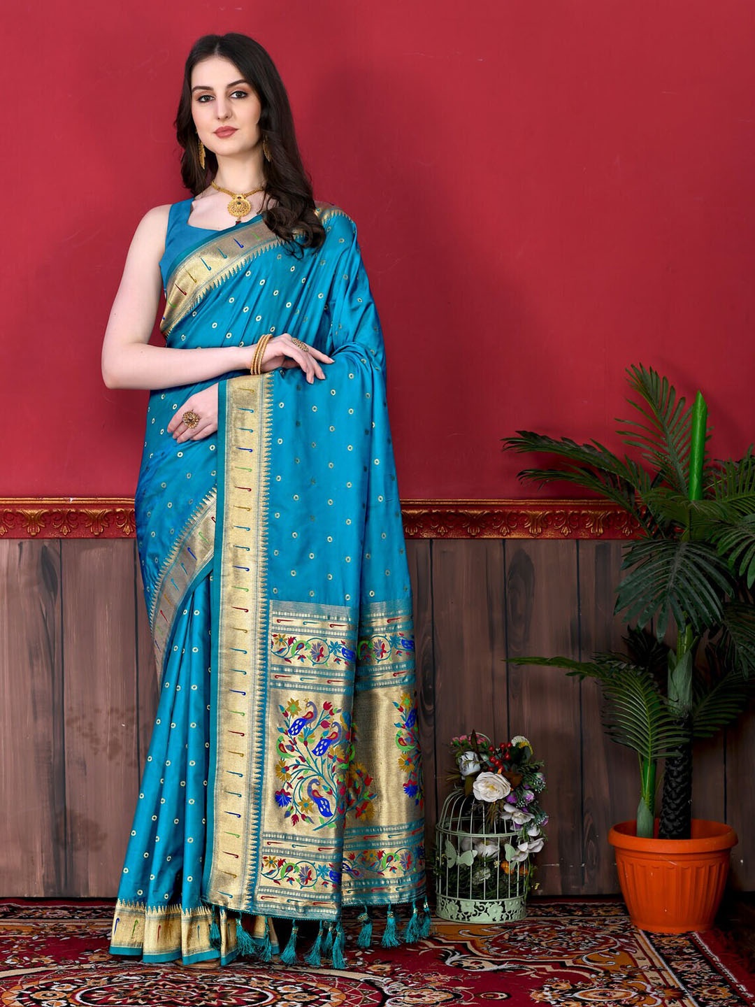 

CATCHY FOREVER Ethnic Motifs Woven Design Zari Paithani Saree, Blue