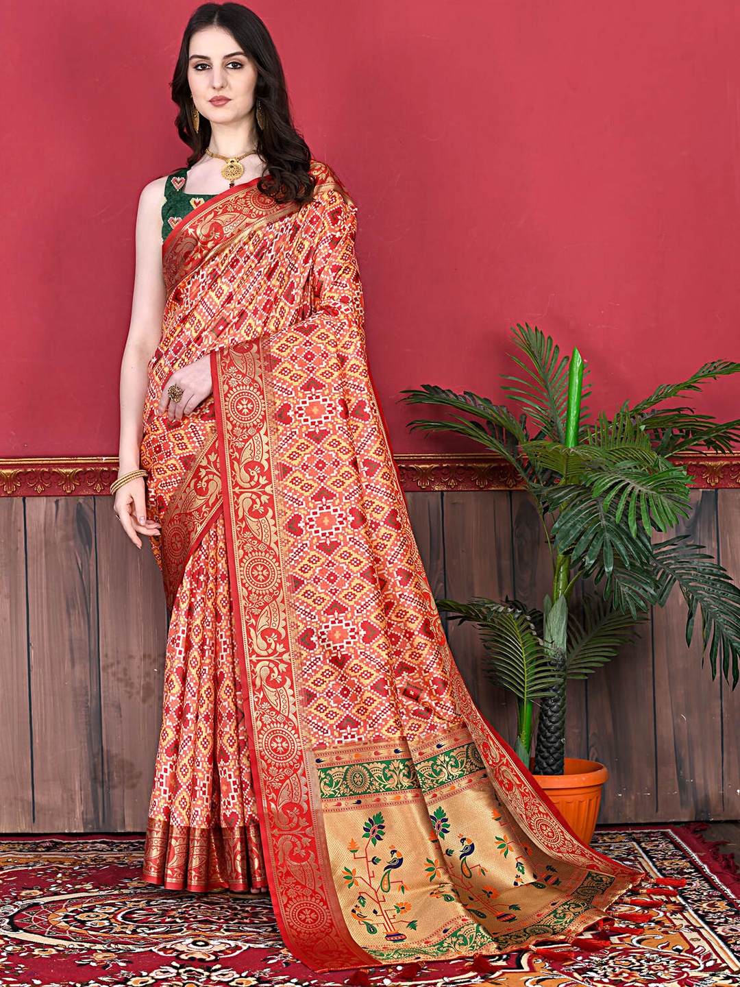 

CATCHY FOREVER Ethnic Motifs Woven Design Zari Paithani Saree, Red