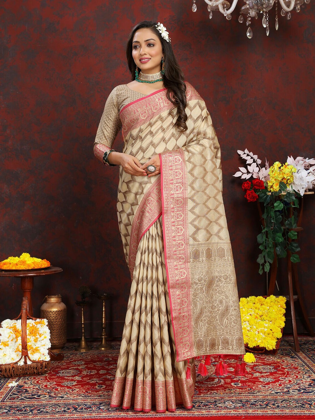 

CATCHY FOREVER Ethnic Motifs Woven Design Zari Banarasi Saree, Cream