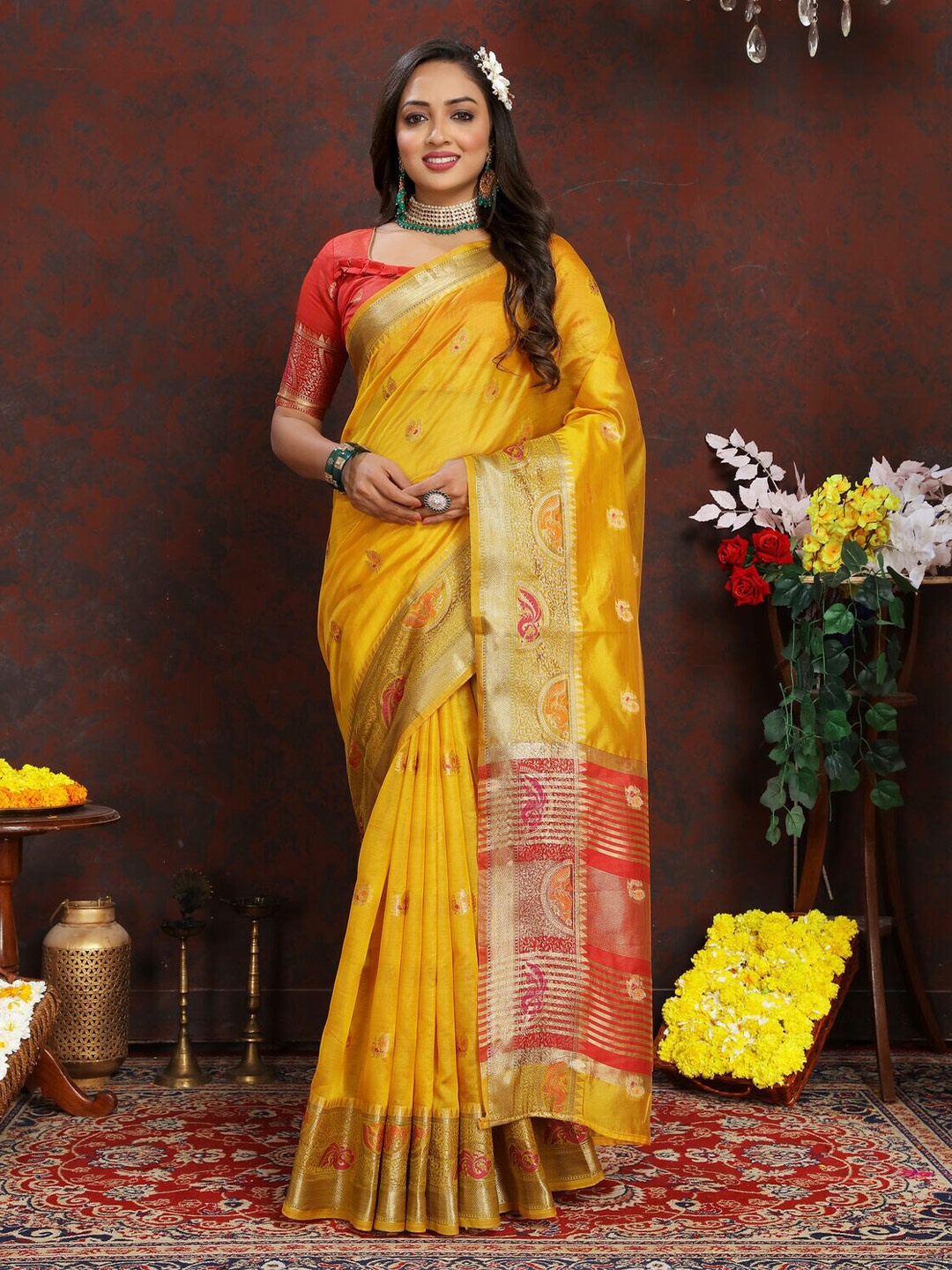 

CATCHY FOREVER Ethnic Motifs Zari Saree, Yellow