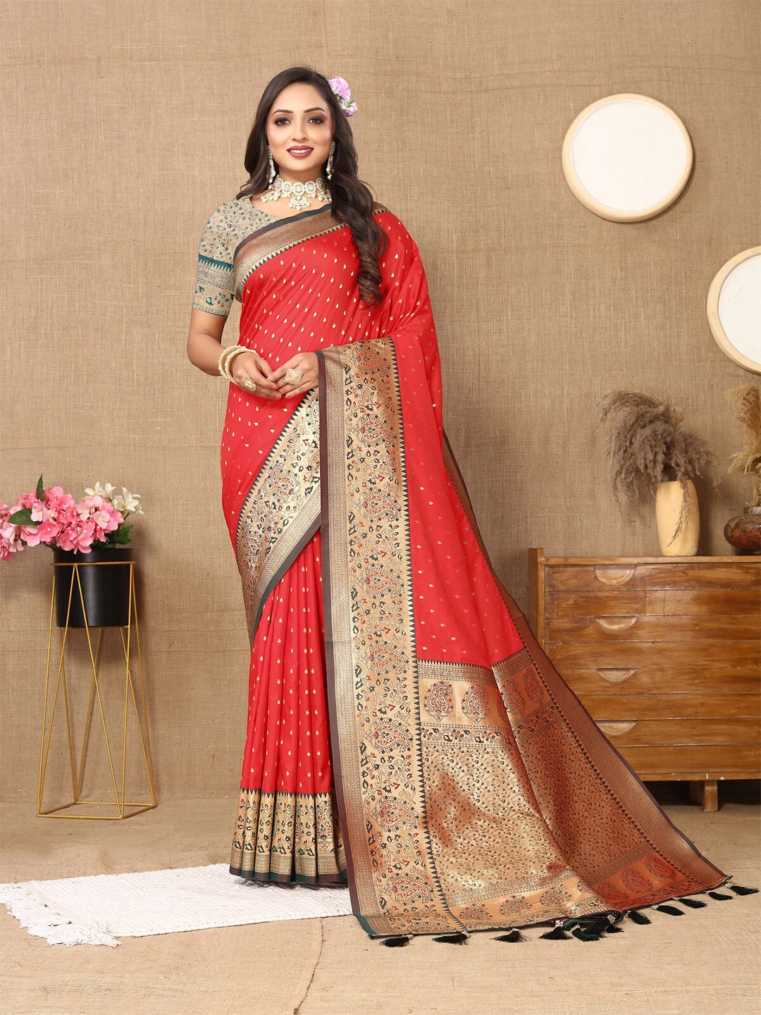 

CATCHY FOREVER Ethnic Woven Design Zari Banarasi Saree, Red