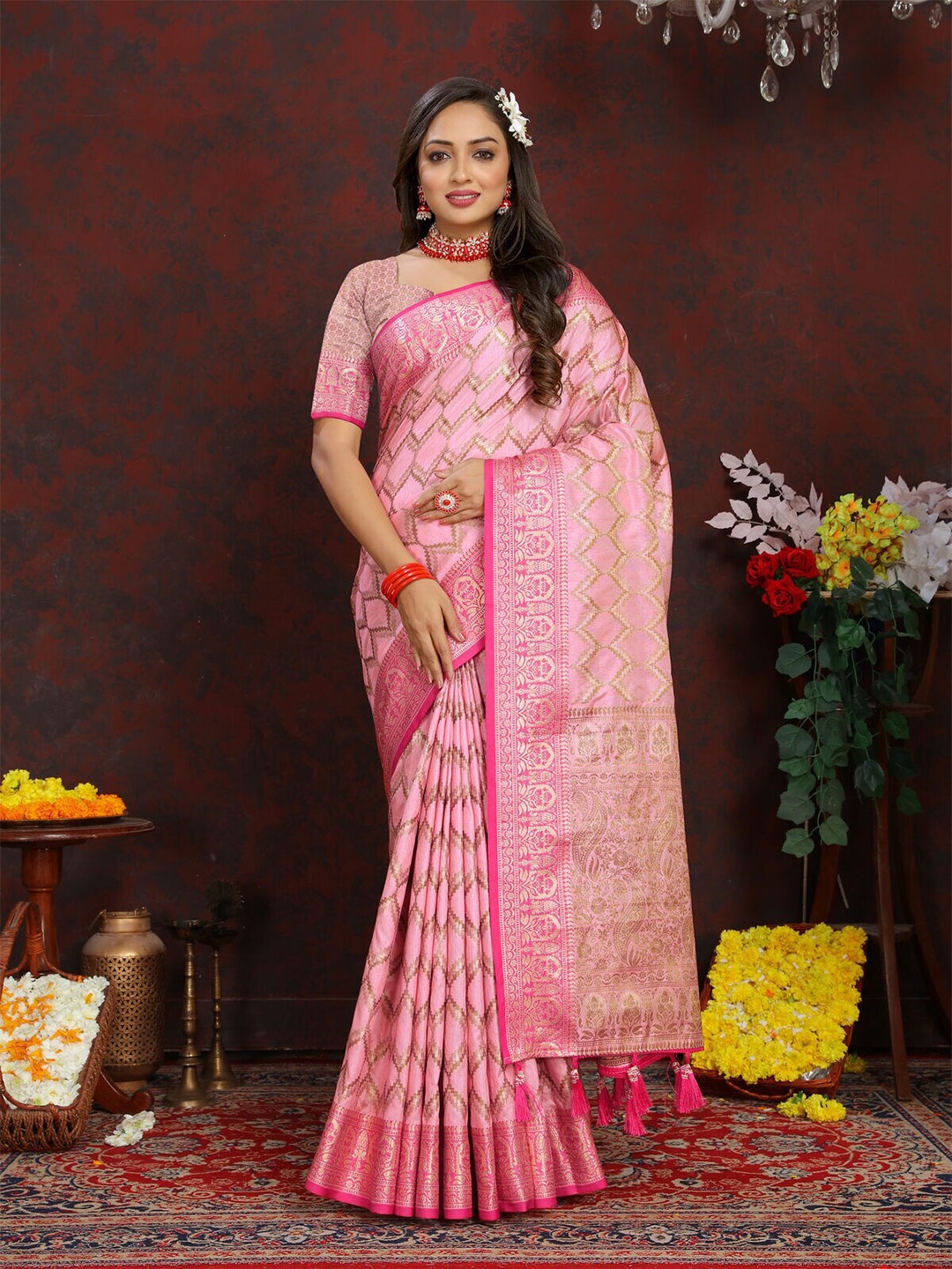 

CATCHY FOREVER Woven Design Zari Silk Blend Banarasi Saree, Pink