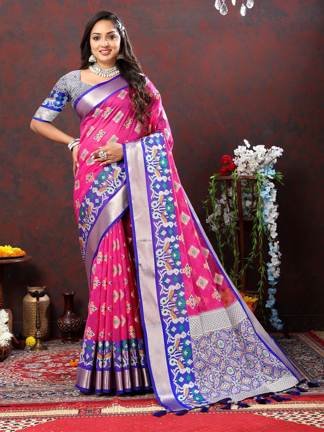 

CATCHY FOREVER Ethnic Motifs Woven Design Zari Organza Banarasi Saree, Pink