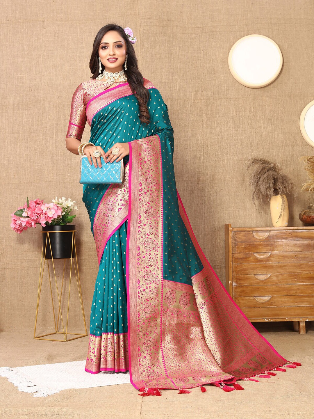 

CATCHY FOREVER Ethnic Motifs Woven Design Zari Banarasi Saree, Sea green