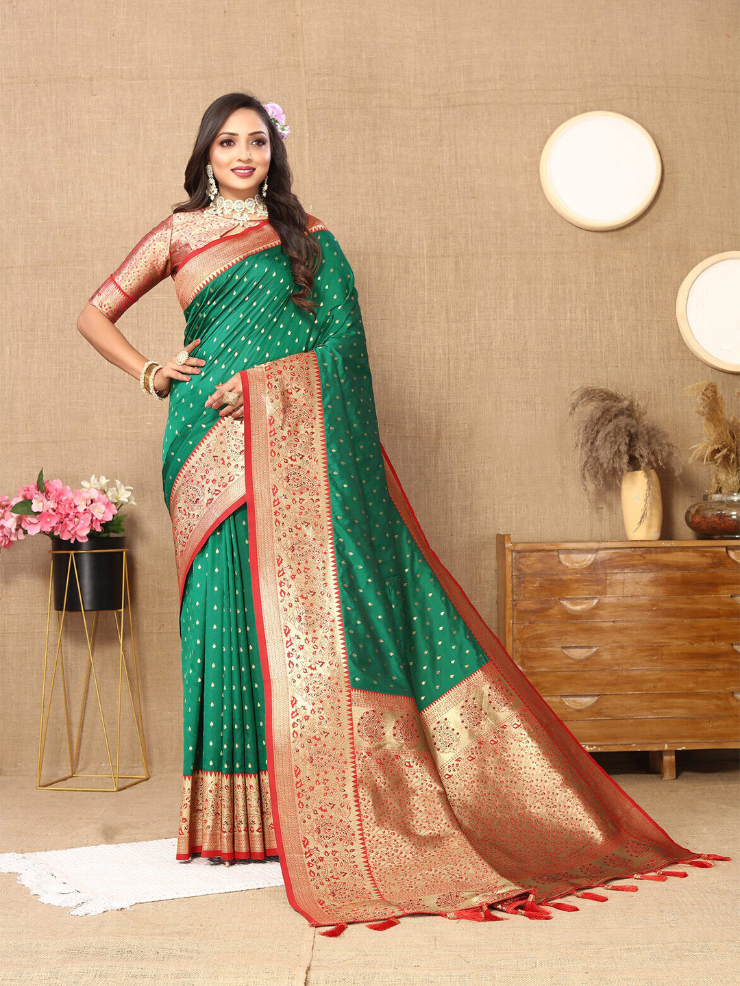 

CATCHY FOREVER Ethnic Motifs Zari Banarasi Saree, Green