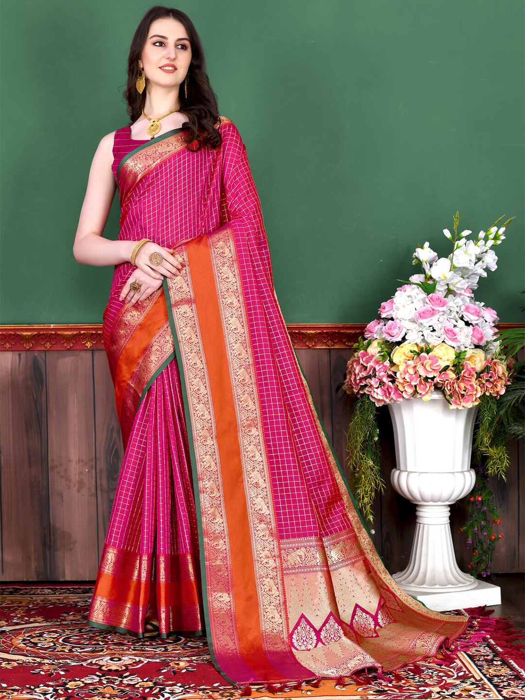 

CATCHY FOREVER Woven Design Zari Pure Silk Banarasi Saree, Pink