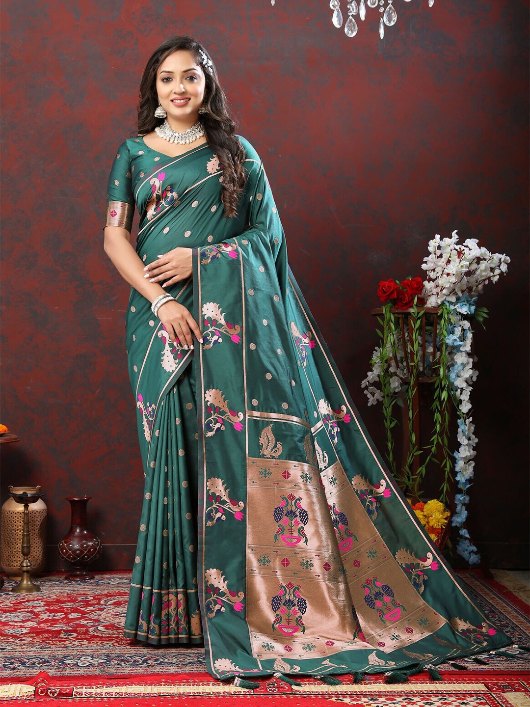 

CATCHY FOREVER Ethnic Motifs Zari Silk Blend Paithani Saree, Green