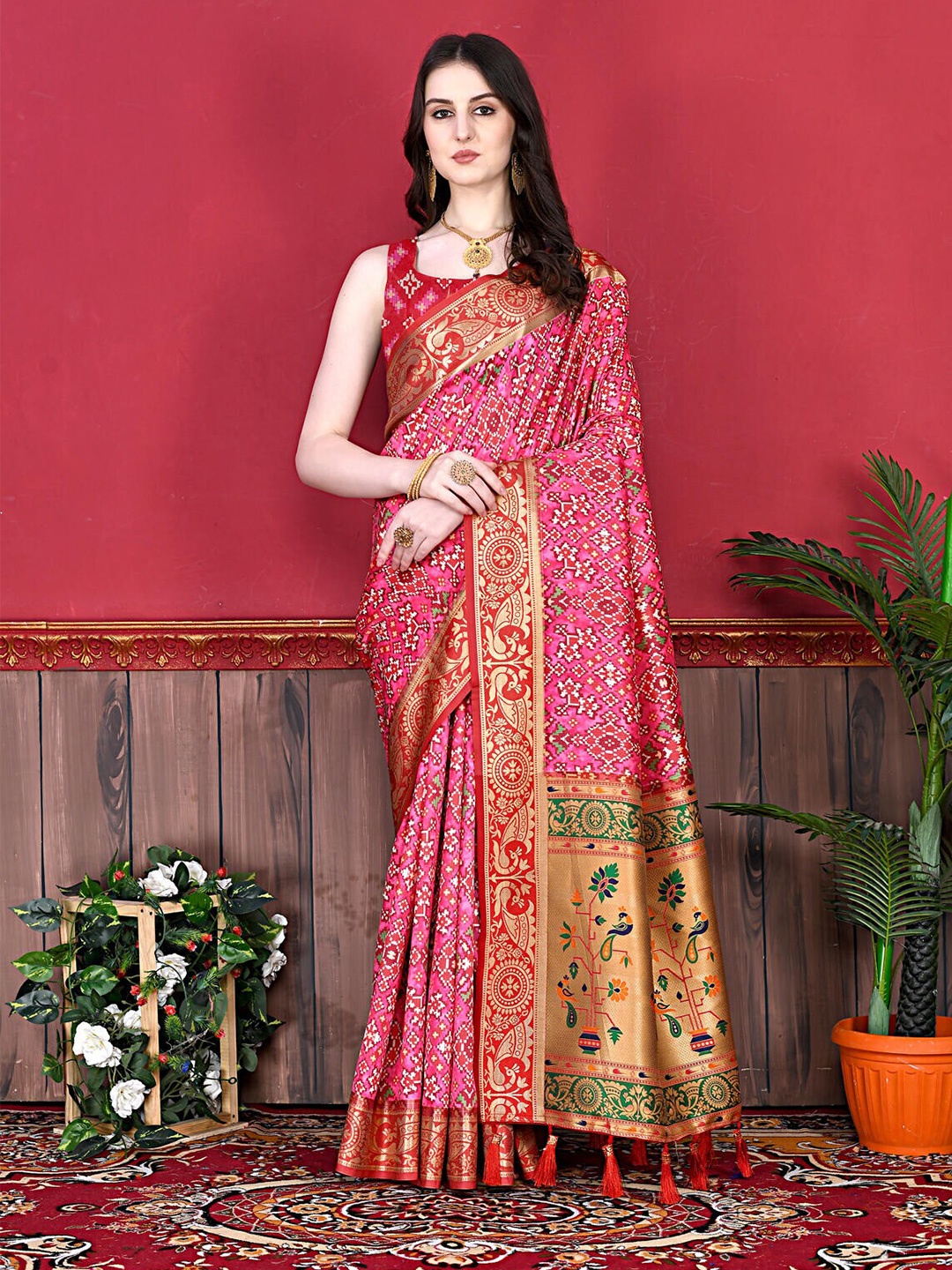 

CATCHY FOREVER Ethnic Motif Woven Design Paithani Zari Saree, Pink