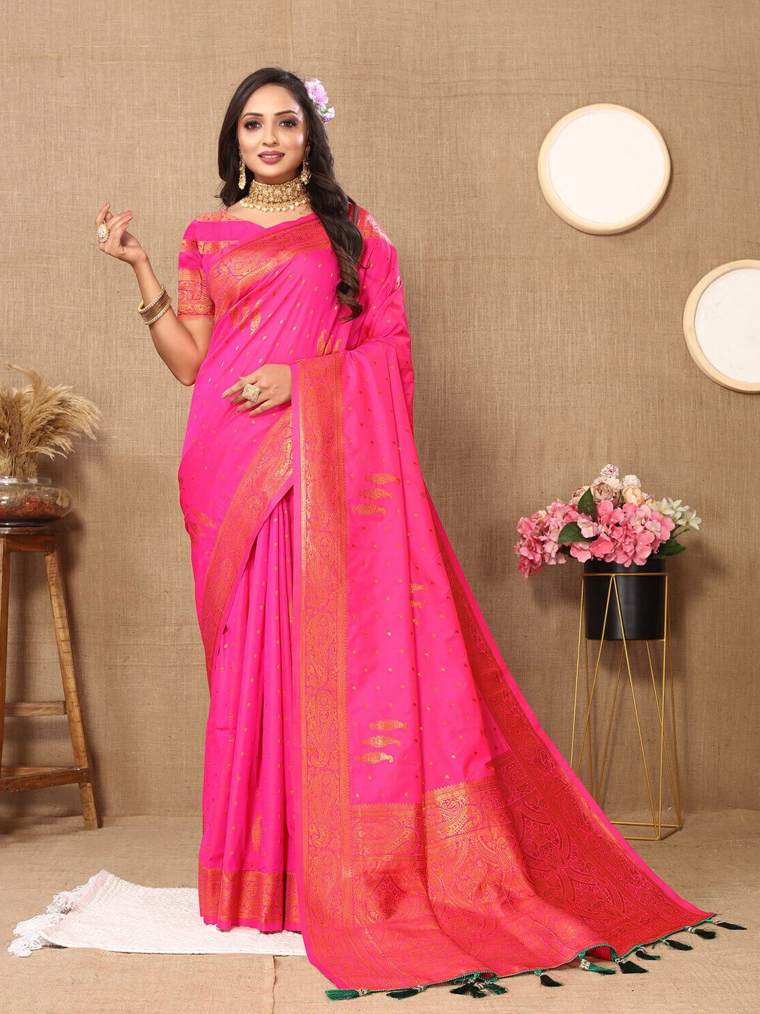 

CATCHY FOREVER Ethnic MotifsWoven Design Zari Silk Blend Banarasi Saree, Pink