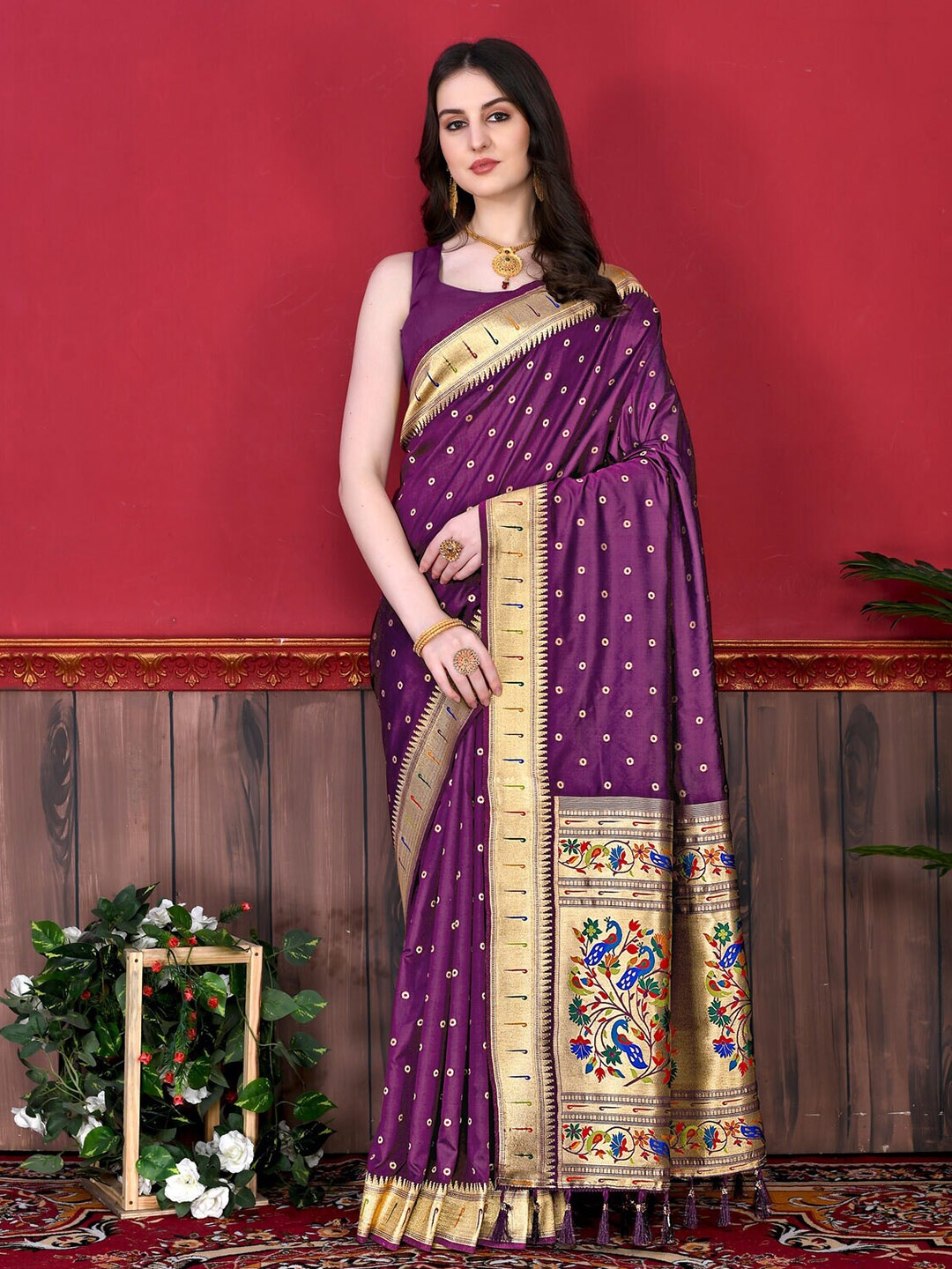 

CATCHY FOREVER Ethnic Motif Woven Design Paithani Zari Saree, Purple