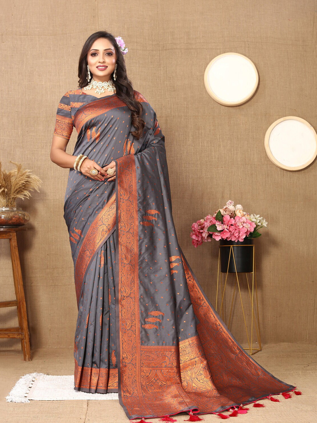 

CATCHY FOREVER Ethnic Motifs Woven Design Zari Banarasi Saree, Grey