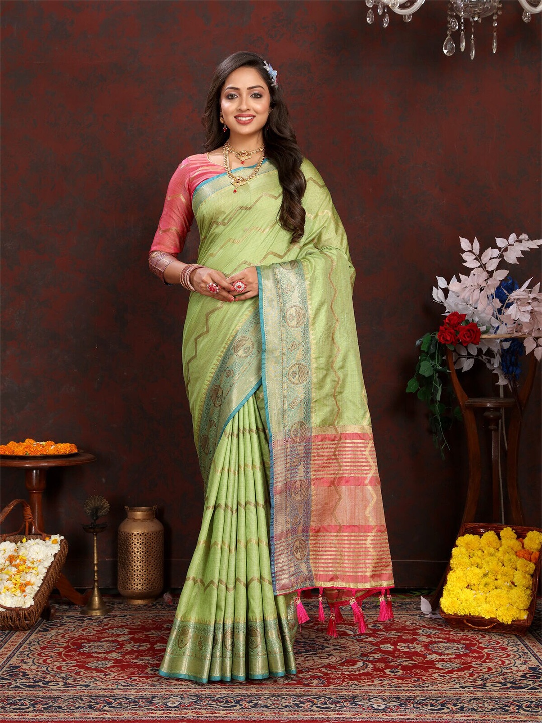 

CATCHY FOREVER Ethnic Woven Design Zari Saree, Green