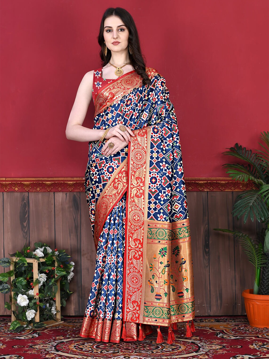 

CATCHY FOREVER Ethnic Motifs Woven Design Zari Paithani Saree, Blue