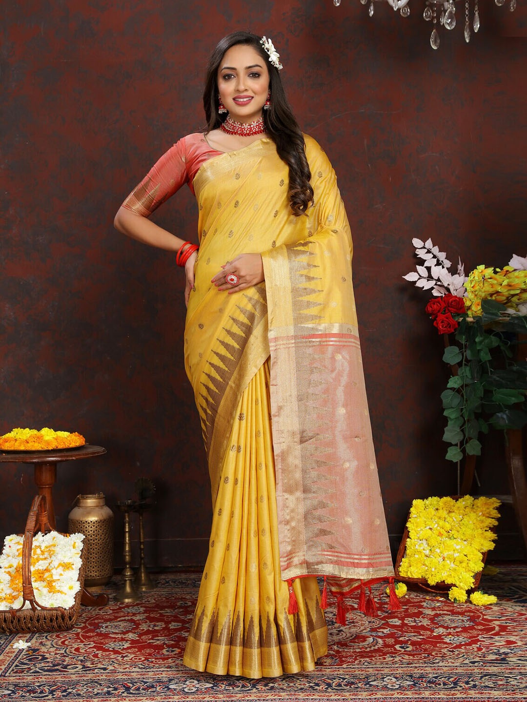 

CATCHY FOREVER Woven Design Zari Saree, Yellow
