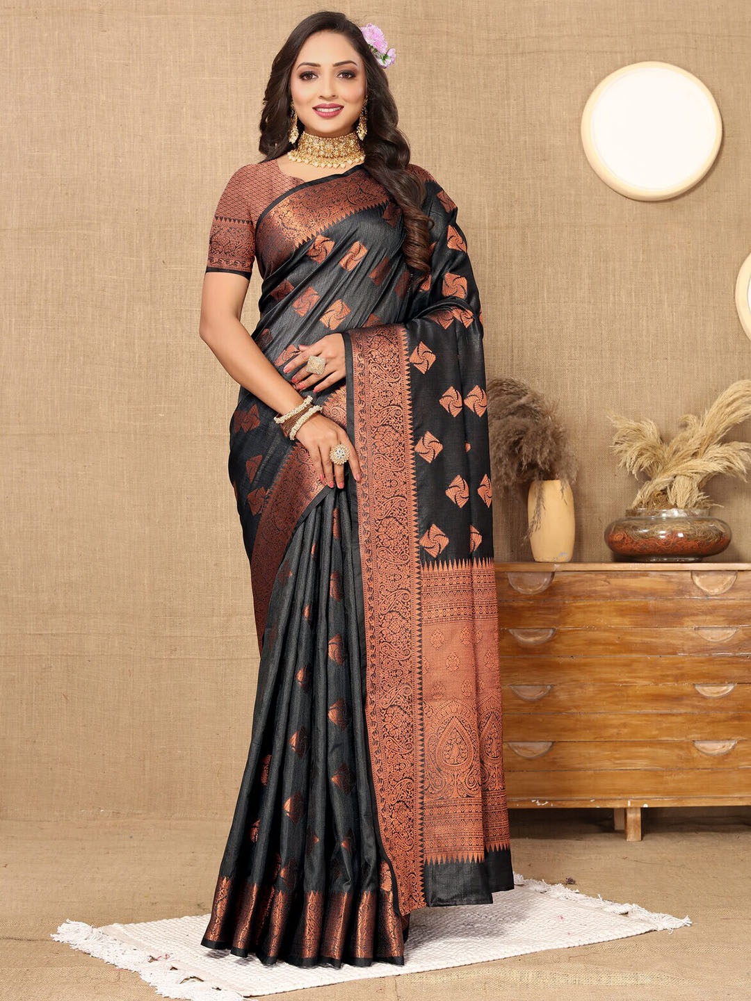 

CATCHY FOREVER Ethnic Motifs Banarasi Zari Saree, Black