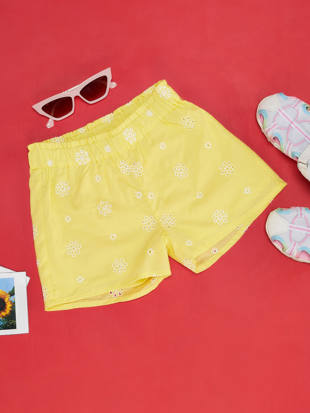 

Pantaloons Junior Girls Floral Printed Cotton Shorts, Yellow