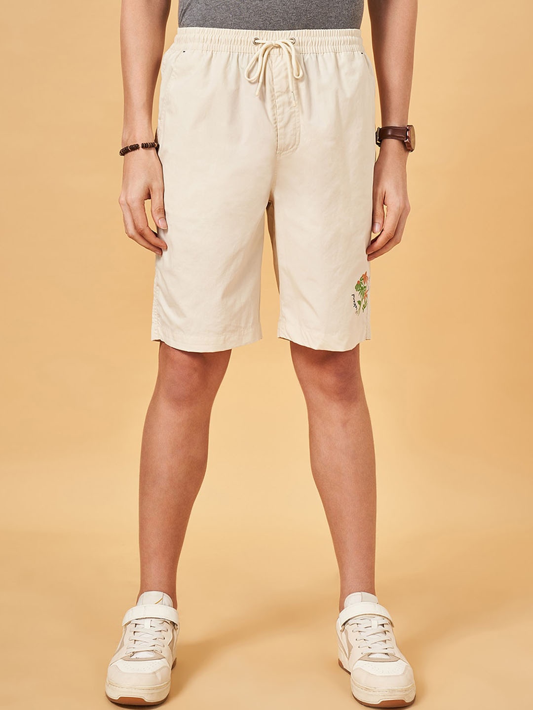 

Urban Ranger by pantaloons Men Slim Fit Shorts, Off white