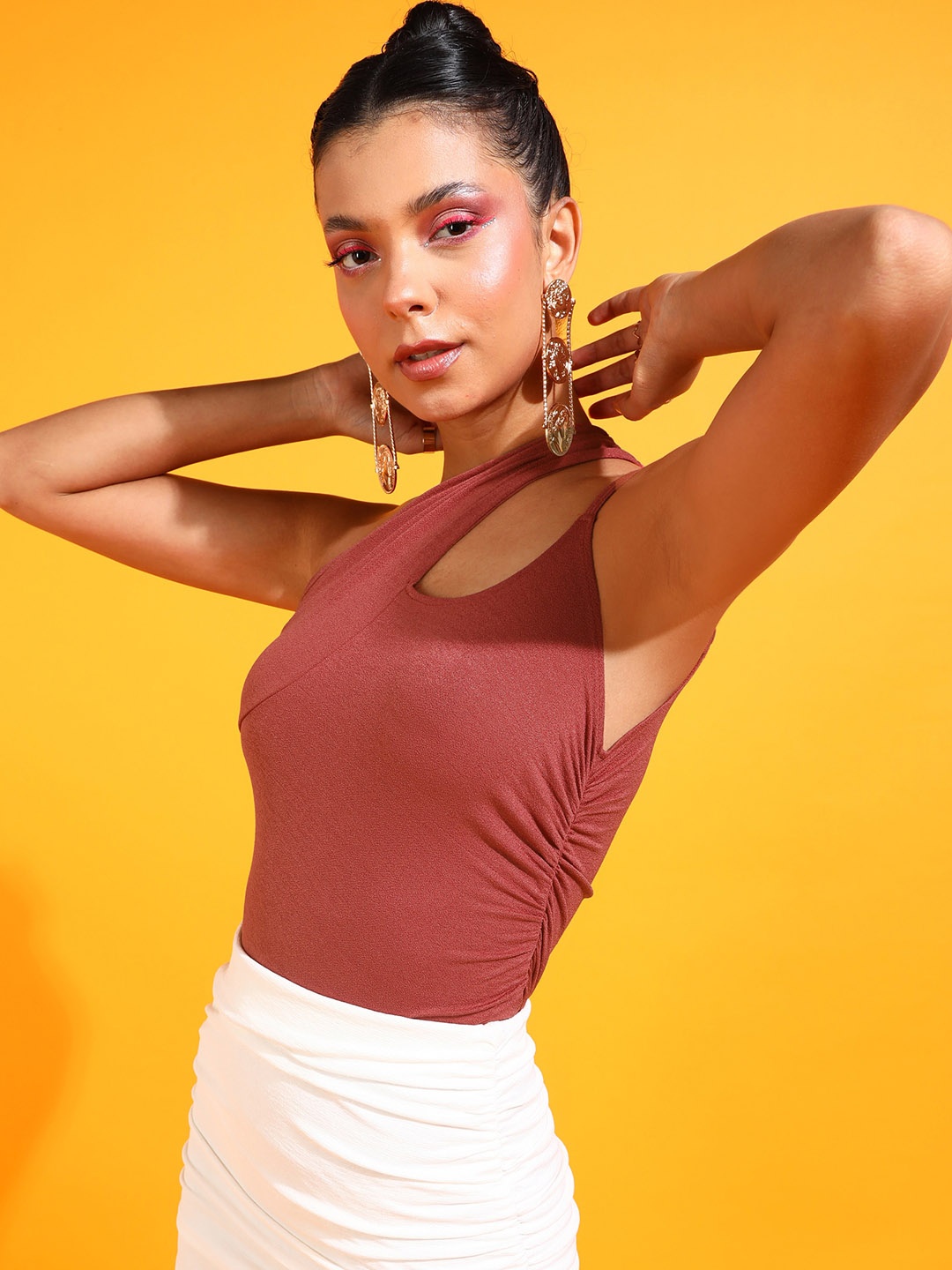 

Veni Vidi Vici Rose Strappy One Shoulder Slim-Fit Bodysuit