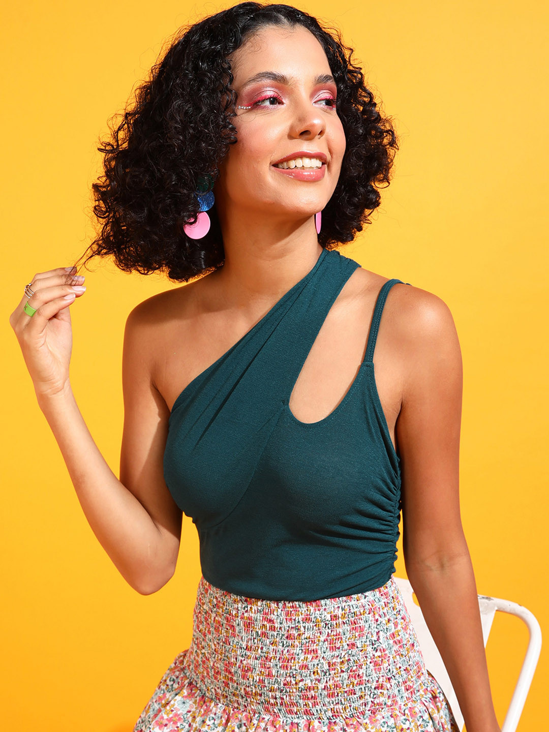 

Veni Vidi Vici Green Strappy One Shoulder Slim-Fit Bodysuit