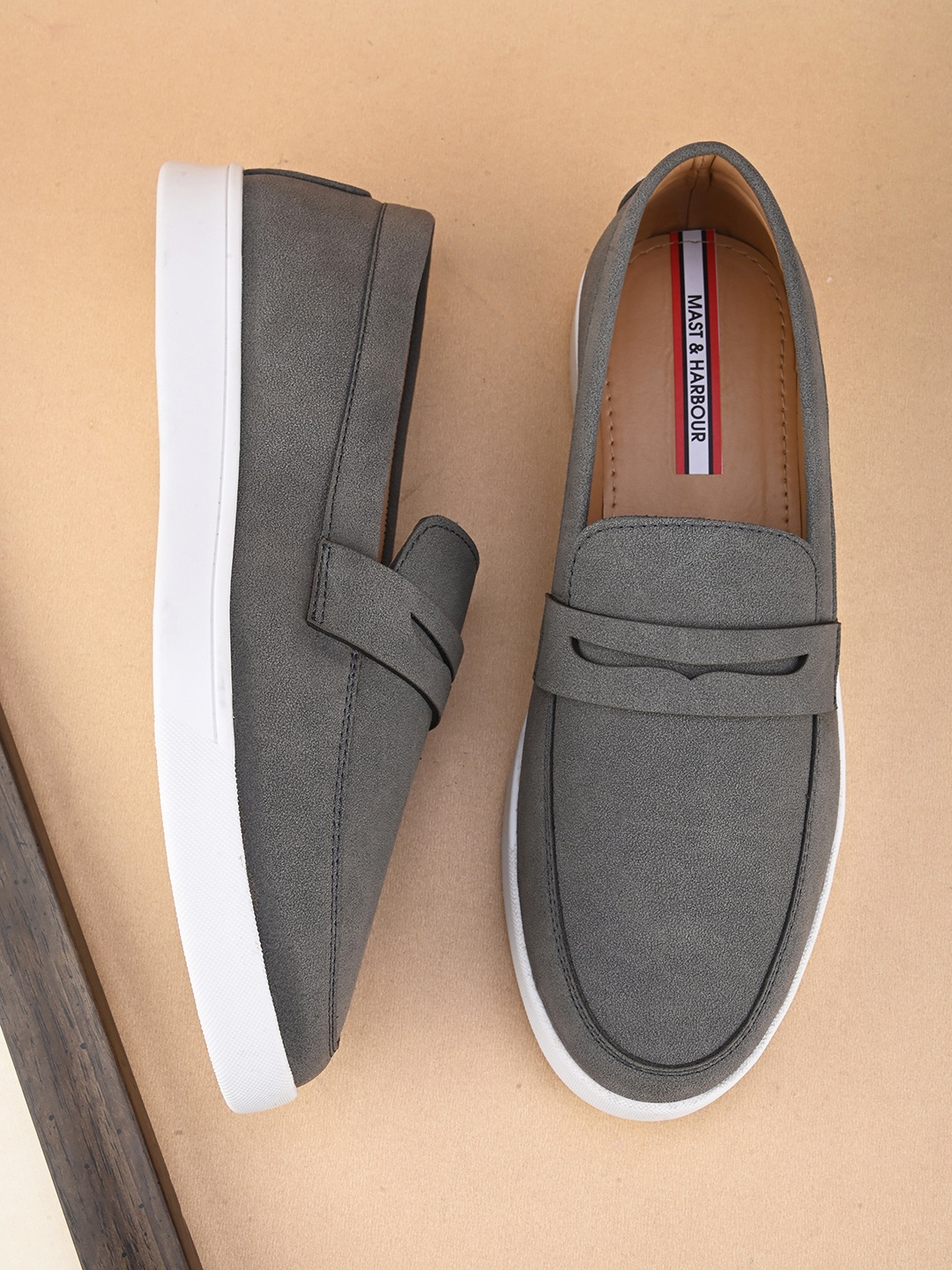 

Mast & Harbour Men Solid Slip-On Sneakers, Grey