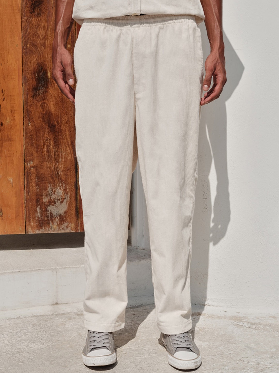 

Bonkers Corner Men Mid-Rise Regular Fit Corduroy Trousers, Off white