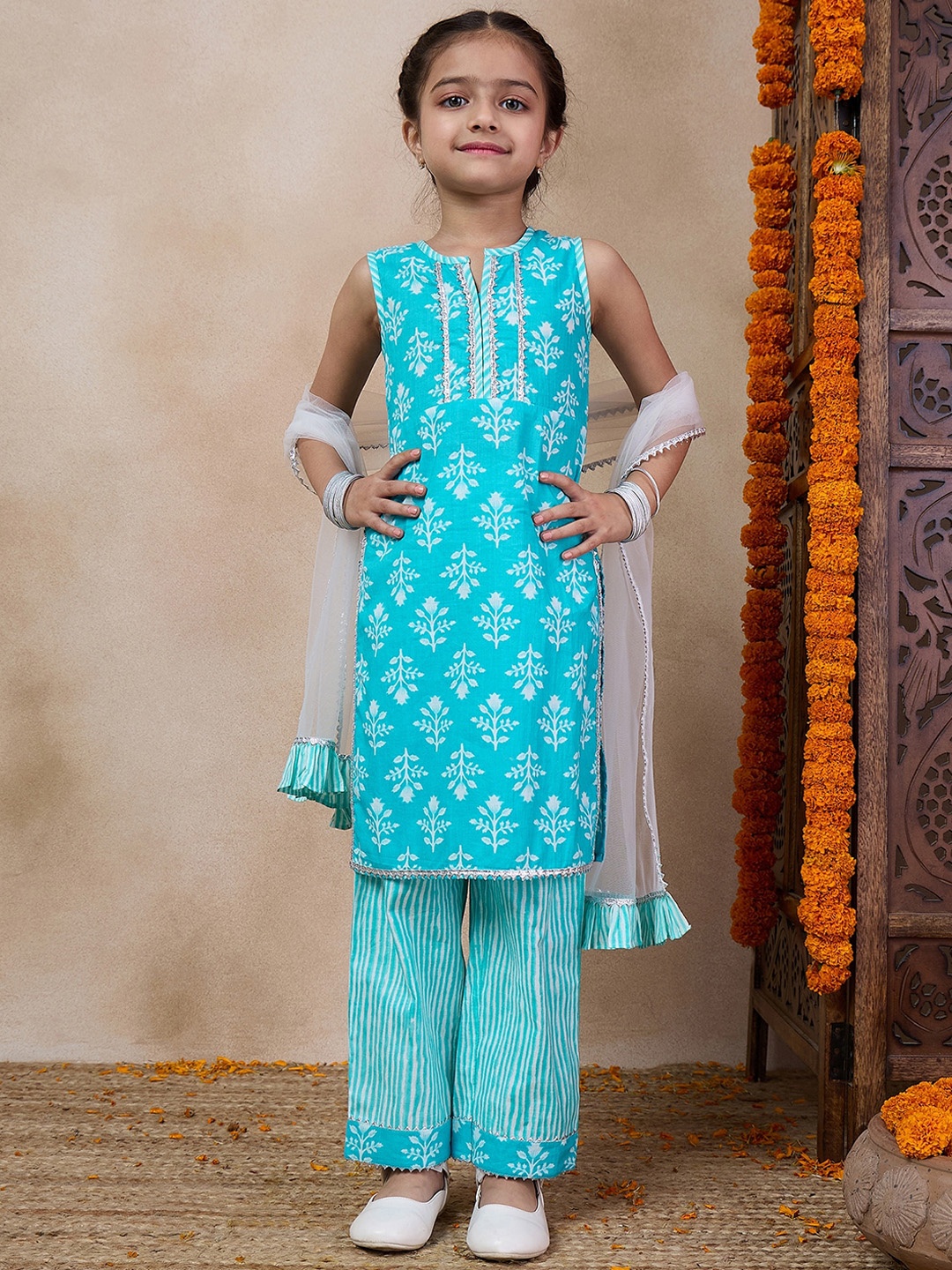 

pspeaches Girls Floral Printed Regular Kurti with Pyjamas & With Dupatta, Blue