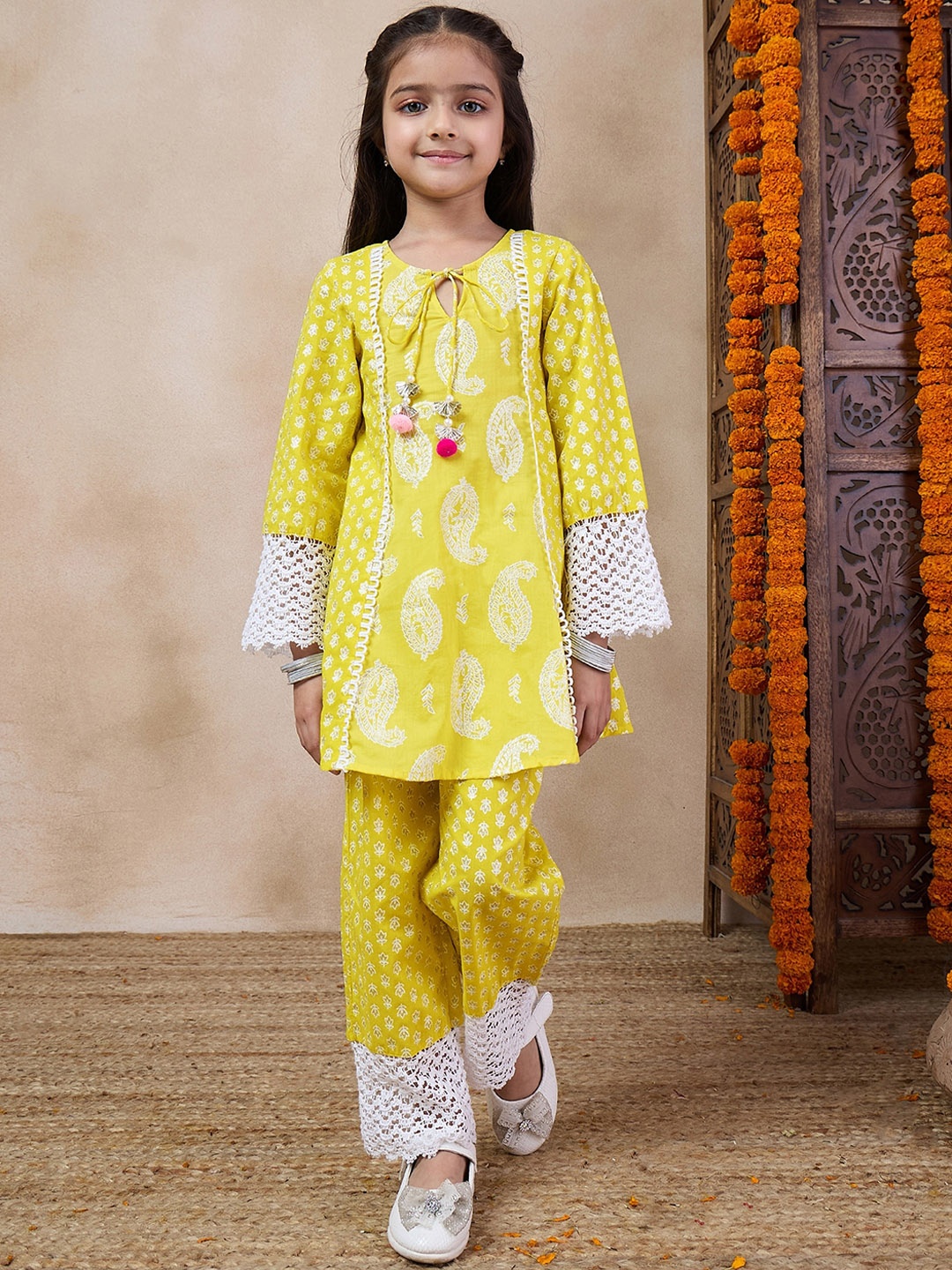 

pspeaches Girls Paisley Printed Tie-Up Neck A-Line Kurta With Trousers, Yellow