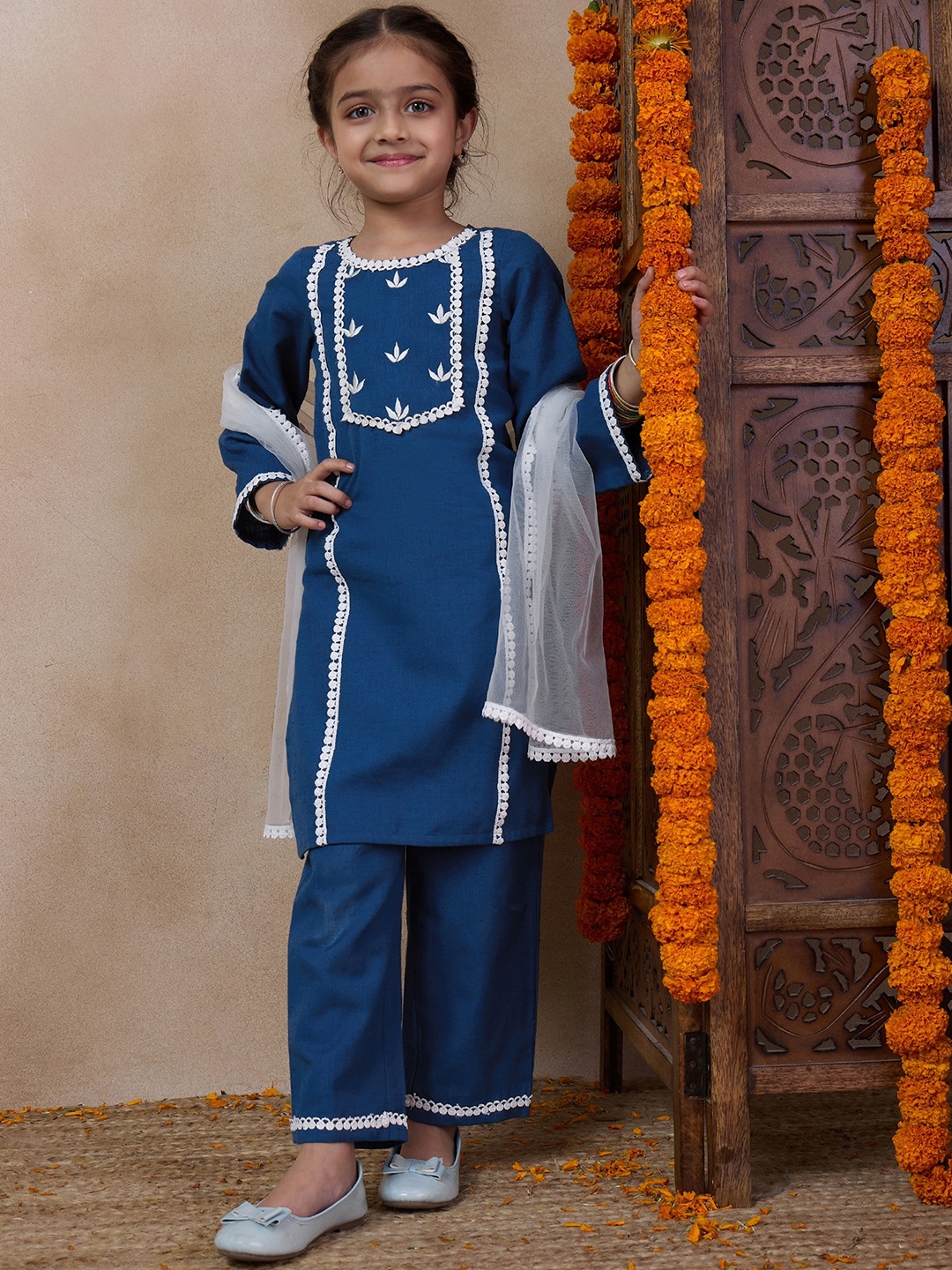 

pspeaches Girls Floral Yoke Design Regular Kurta With Trousers & Dupatta, Blue