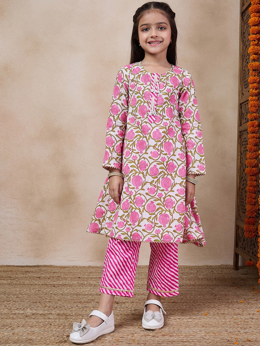 

pspeaches Girls Floral Printed Regular Kurta With Trousers, Pink