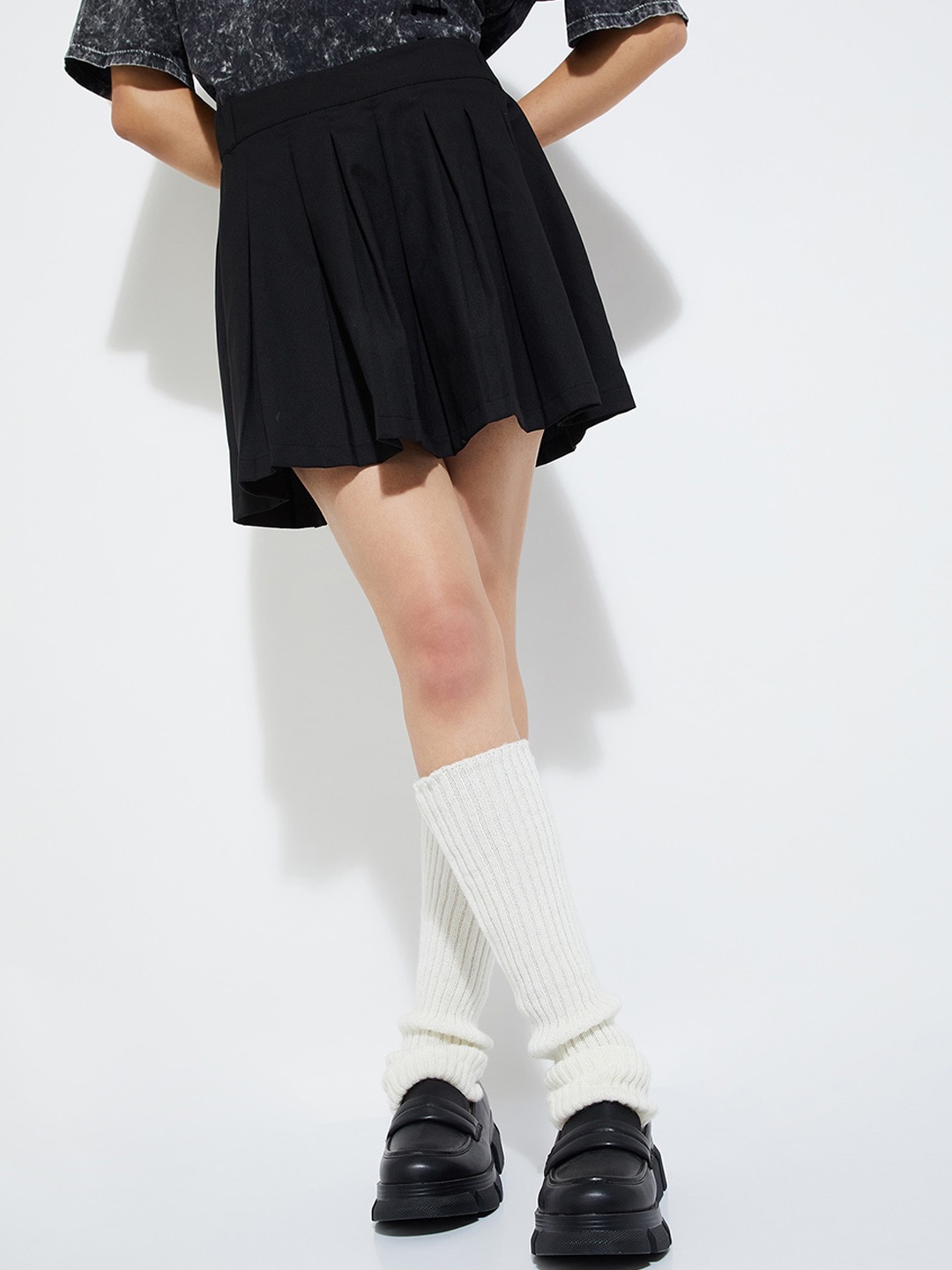 

max URB_N Women Solid Pleated Mini Skirt, Black