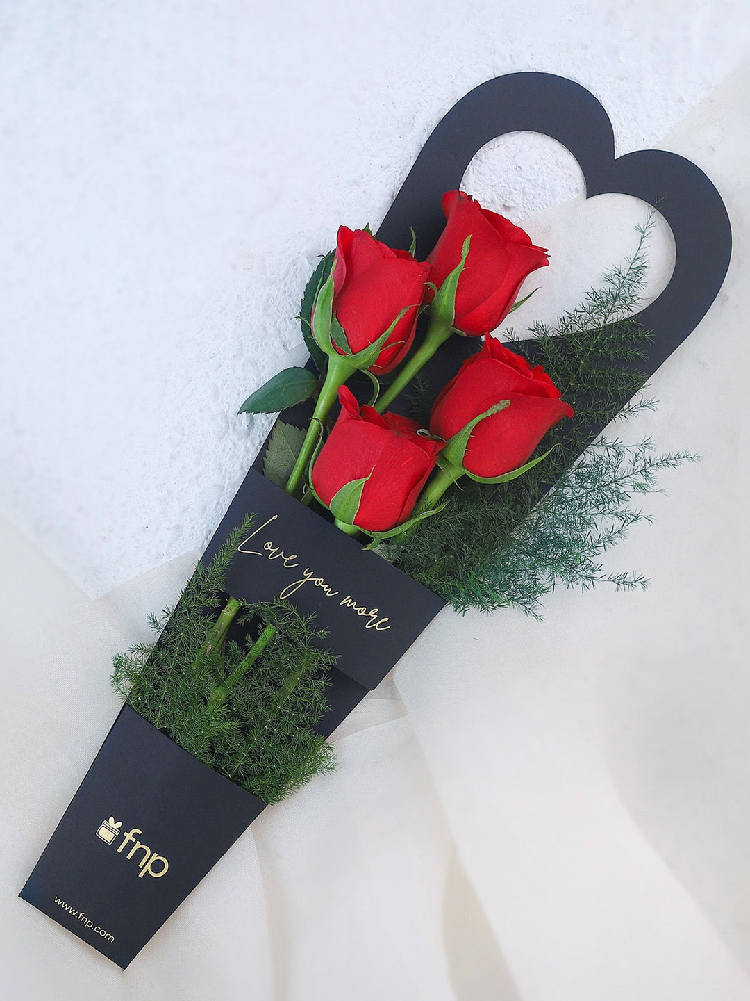 

fnp Magic of Love 4-Red Roses Fresh Flowers Bouquet