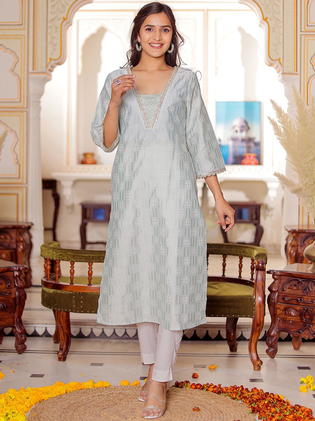 

VASVI Women Geometric Embroidered Kurta, Sea green