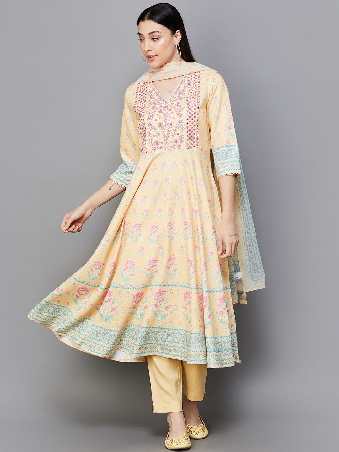 

Melange by Lifestyle V Neck Floral Printed Anarkali Kurta with Trousers & Dupatta, Yellow