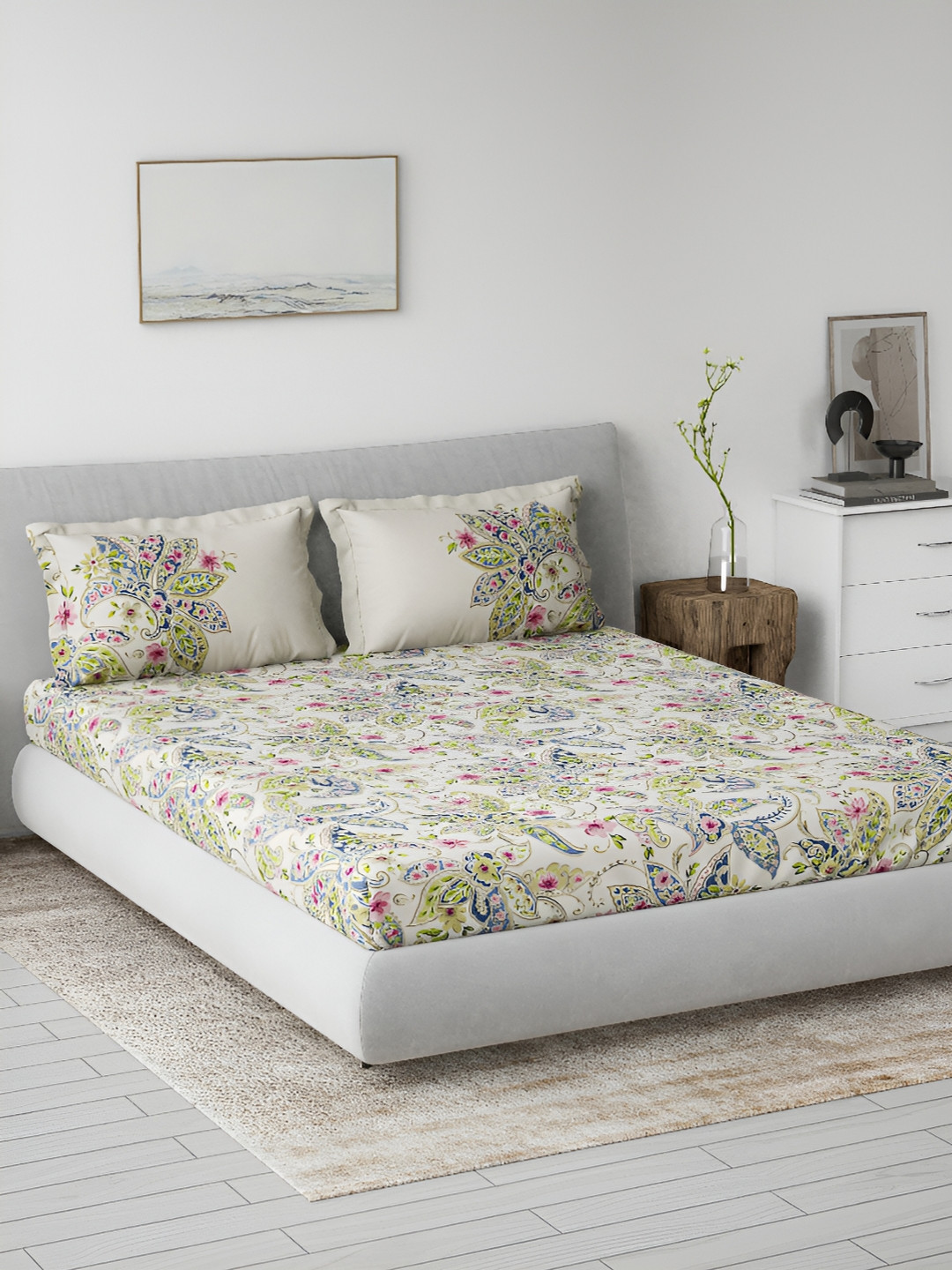 

DDecor Green & White Printed Cotton 144 TC Queen Bedsheet with 2 Pillow Covers