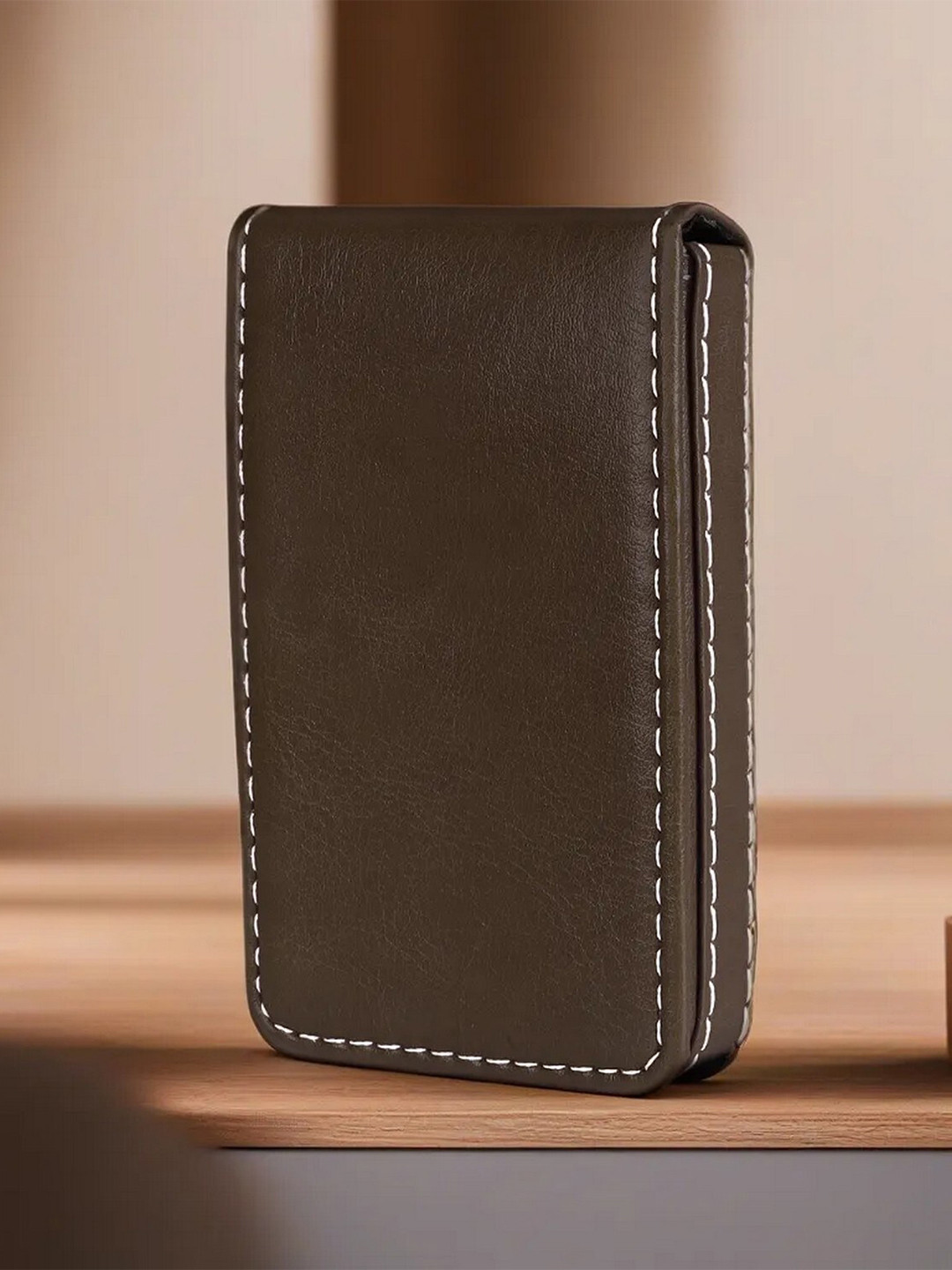 

LOREM Unisex Textured Synthetic Leather Cut Work Card Holder, Brown