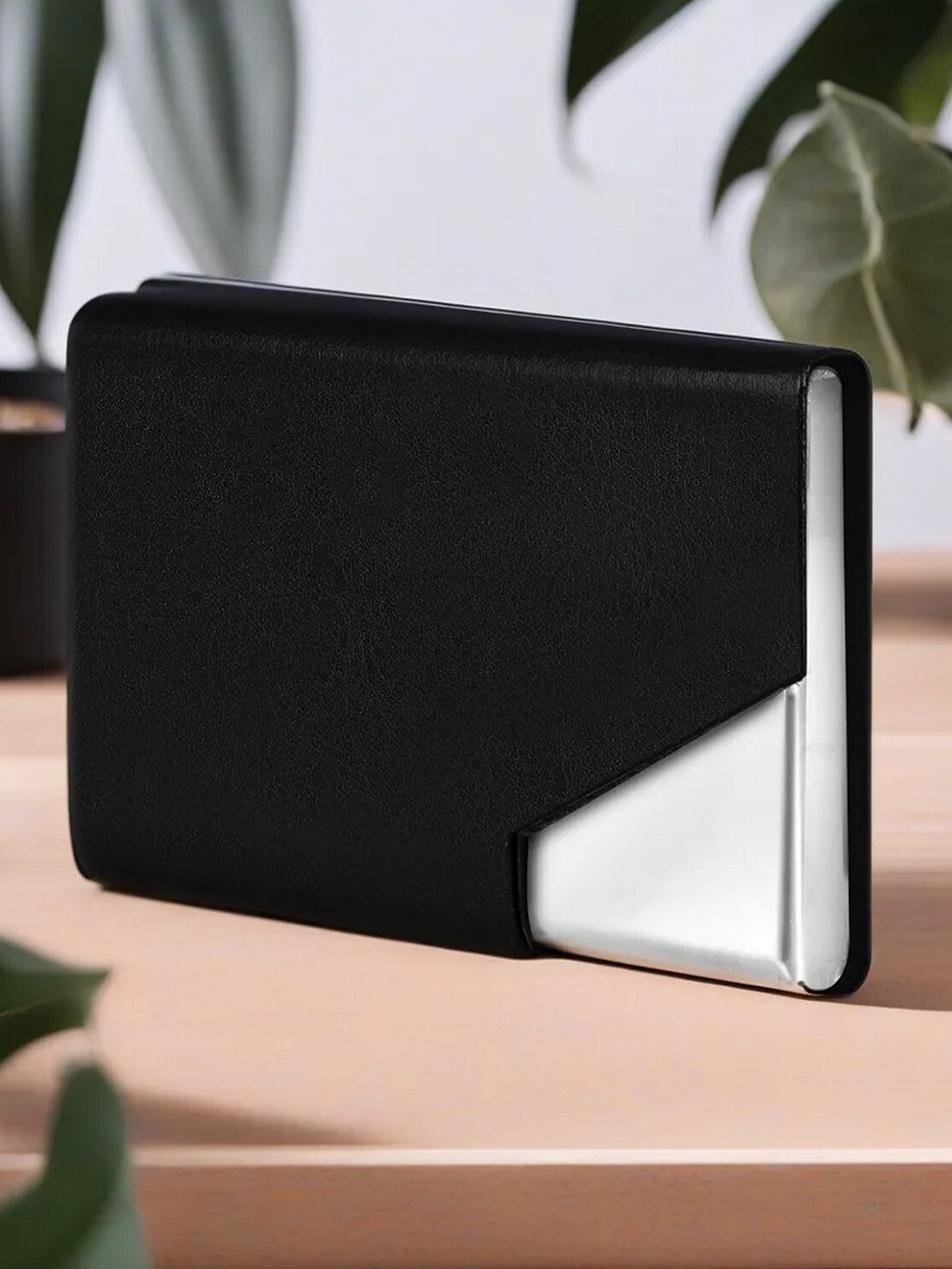 

LOREM Unisex Textured Synthetic Leather Cut Work Card Holder, Black