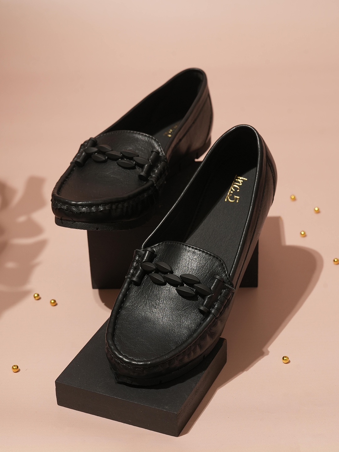 

Inc 5 Women Solid Round Toe Loafers, Black