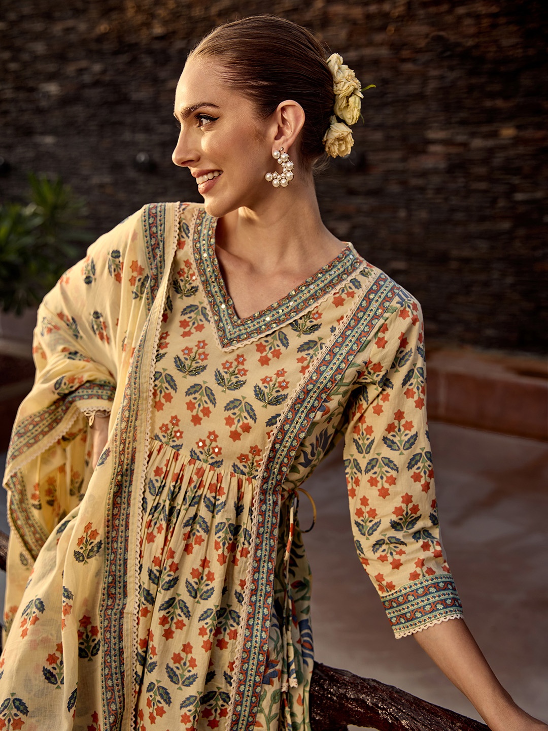 

ISHIN Embellished Floral with Side Tie-up A-line Kurta Pants and Mulmul Dupatta, Cream