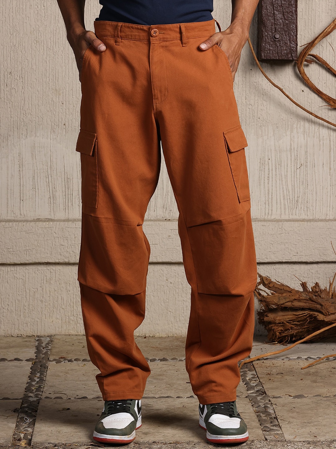 

The Roadster Lifestyle Co. Men Rust Pure Cotton Loose-Fit Cargos