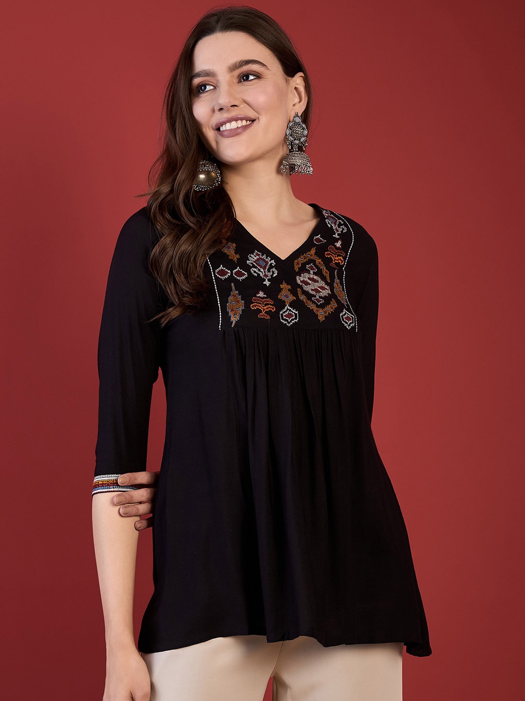 

Anouk Women Floral Embroidered Thread Work Kurta, Black