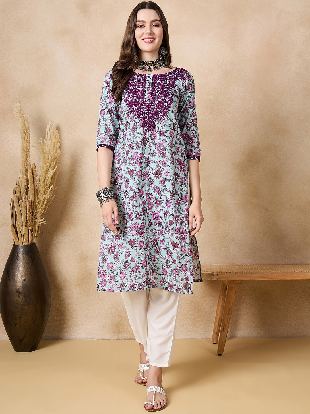 

Anouk Women Floral Printed Keyhole Neck Thread Work Kurta, Blue
