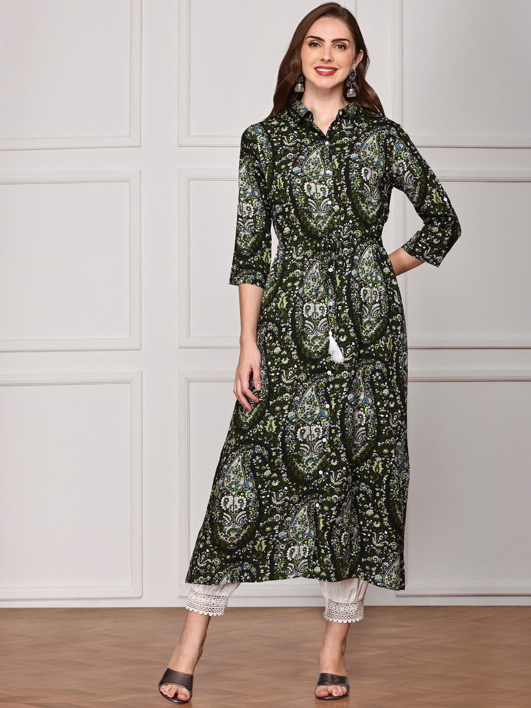 

Anubhutee Women Floral Printed Flared Sleeves Sequinned Kurta, Black