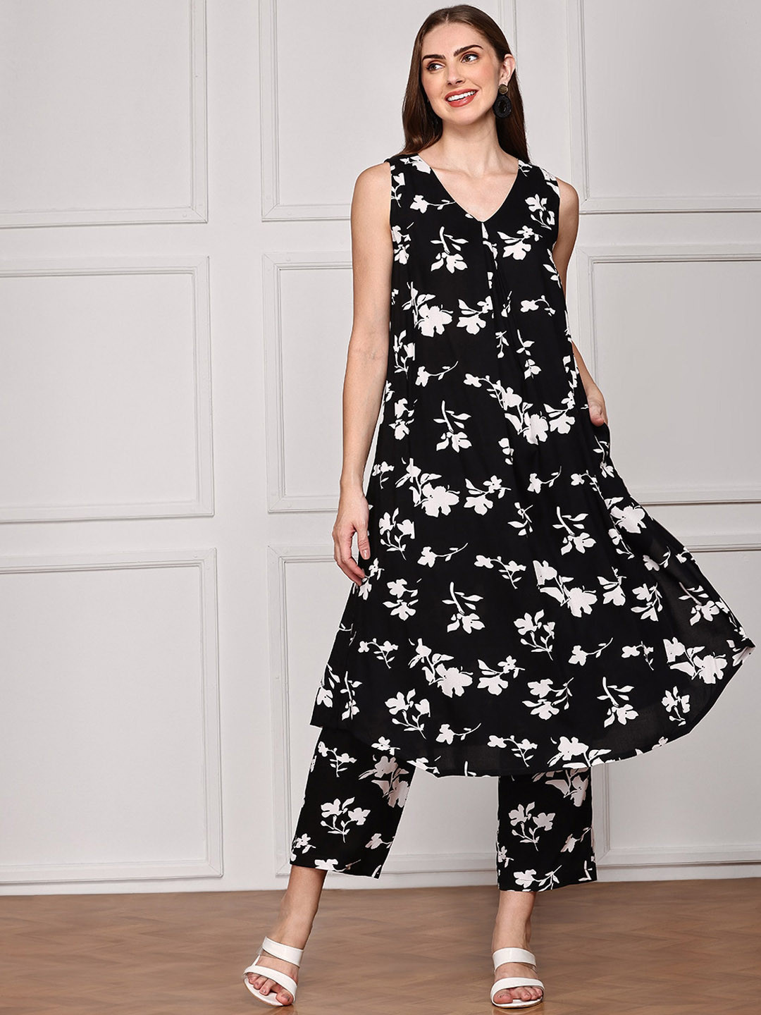 

Anubhutee Printed Tunic With Trousers, Black