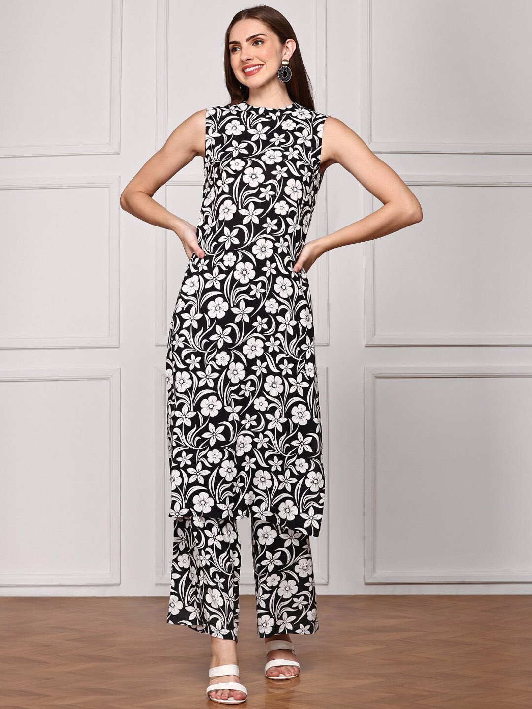 

Anubhutee Floral Printed Sleeveless Tunic With Palazzos, Black