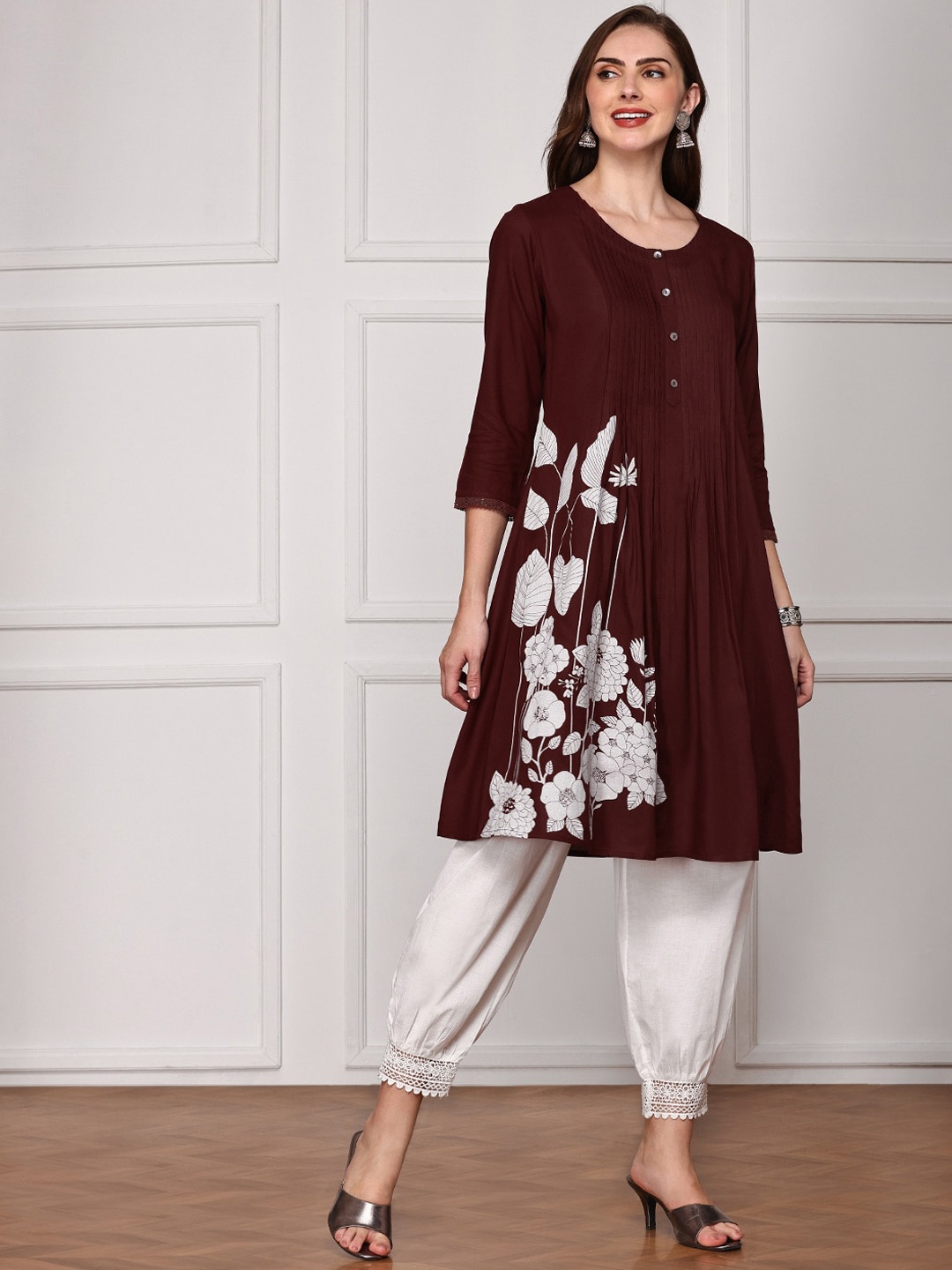 

Anubhutee Women Kurta, Maroon