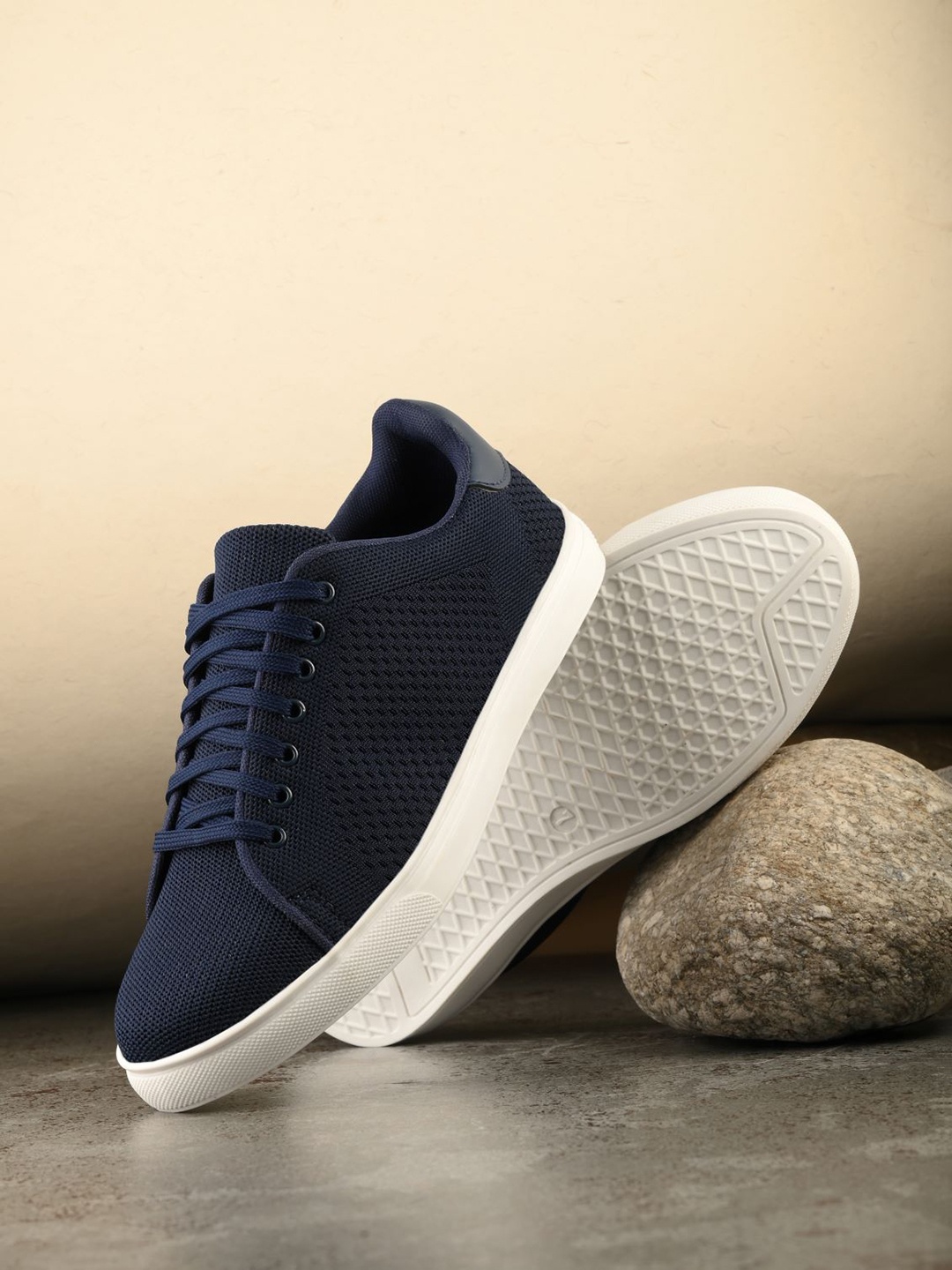 

Mast & Harbour Men Textured Sneakers, Blue