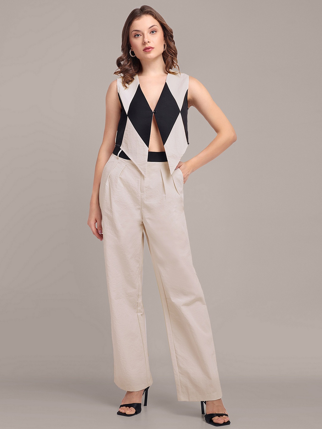 

iki chic Black Colourblocked V-Neck Zip Pure Cotton Top With Trouser, White