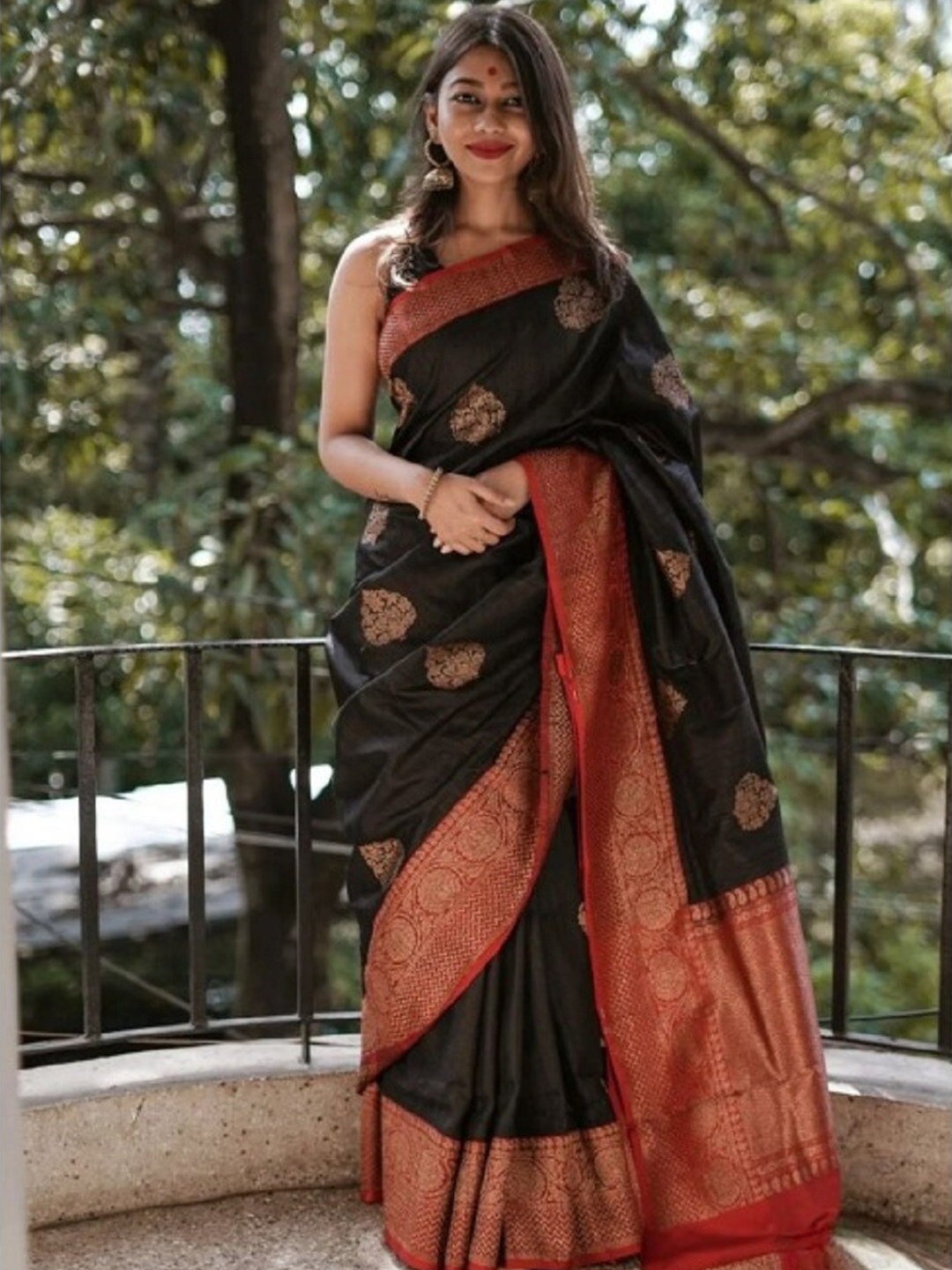 

Flosive Ethnic Woven Design Zari Art Silk Banarasi Saree, Black