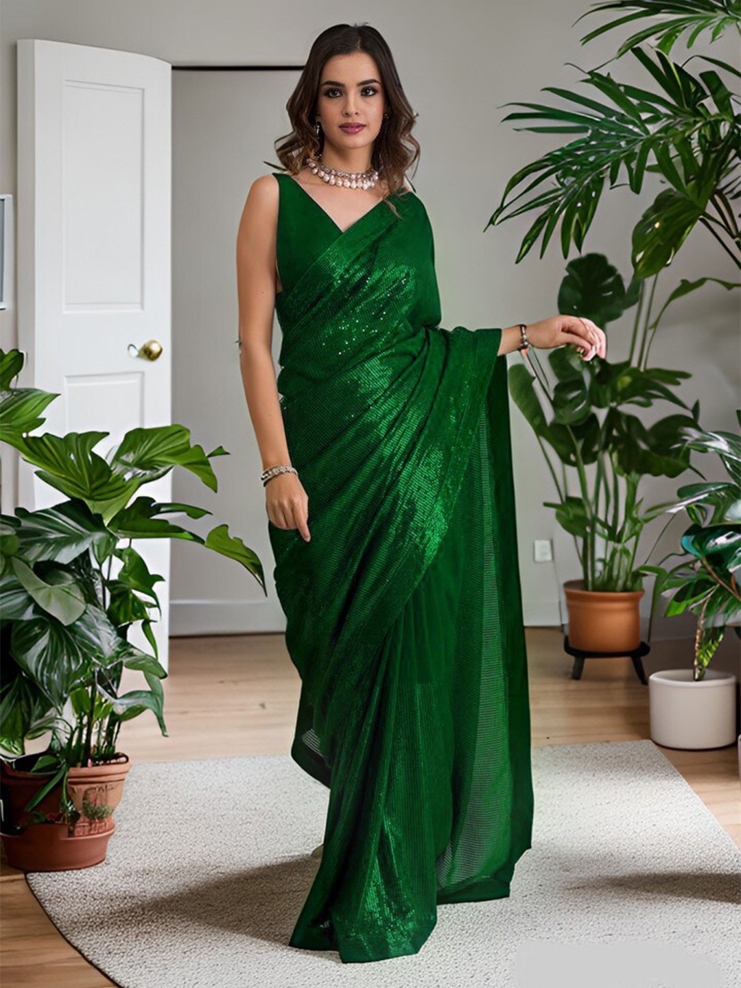 

MADHUR HAND WORK ART Sequinned Embellished Saree, Green